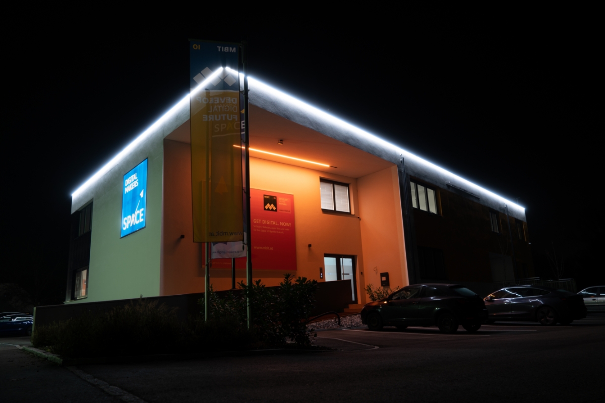 Digital Makers Space bei Nacht